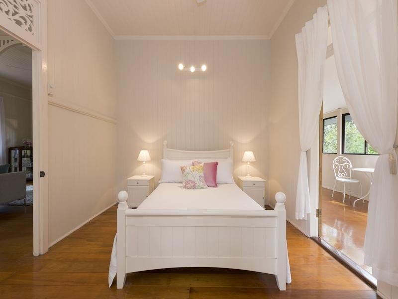 237 Verney Road East, Graceville QLD 4075