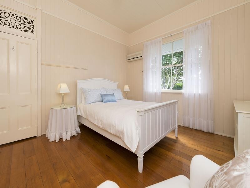 237 Verney Road East, Graceville QLD 4075