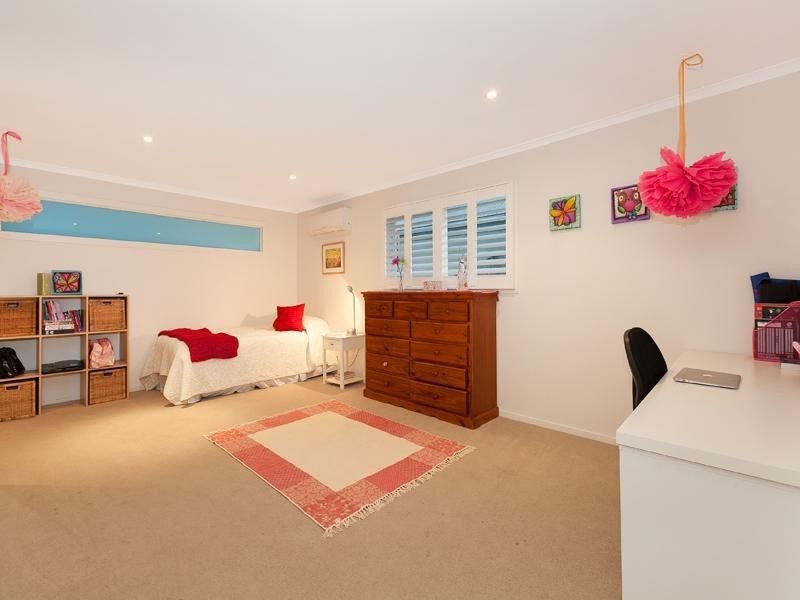 15 Mortlake Road, Graceville QLD 4075