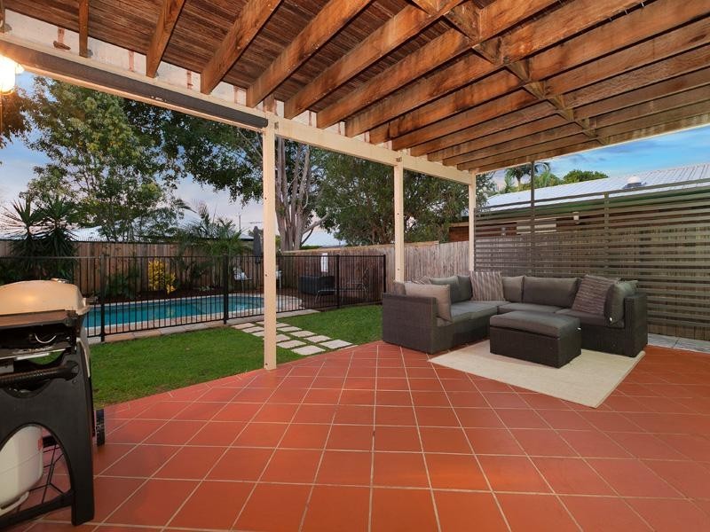 15 Mortlake Road, Graceville QLD 4075