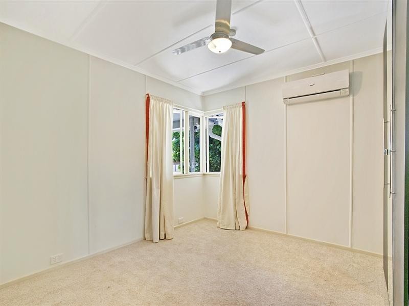 37 Lawson Street, Oxley QLD 4075