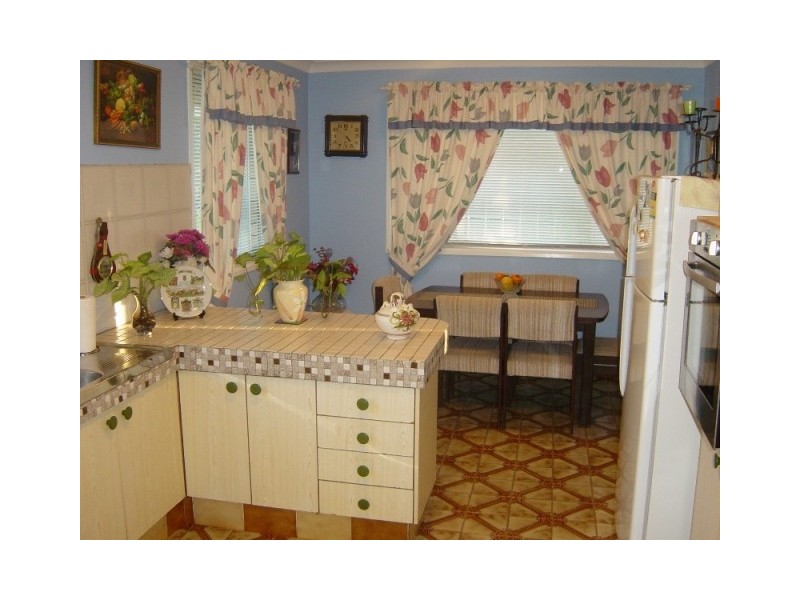 8 Deniven Street, Corinda QLD 4075