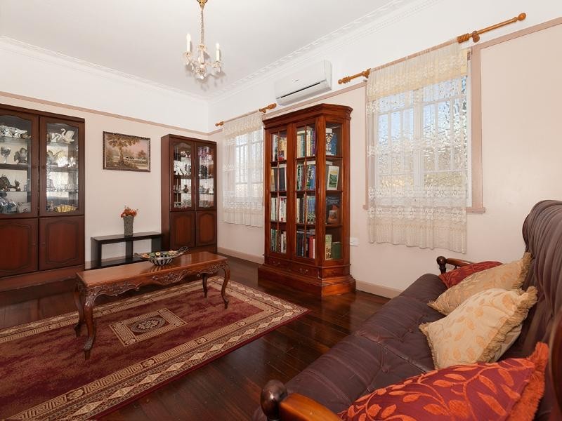 75 Graceville Avenue, Graceville QLD 4075