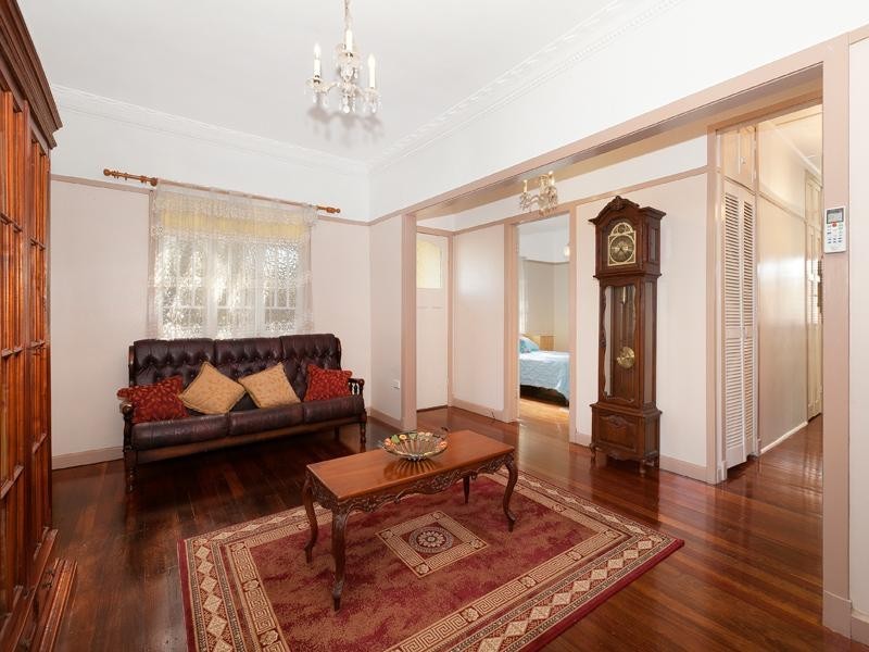 75 Graceville Avenue, Graceville QLD 4075