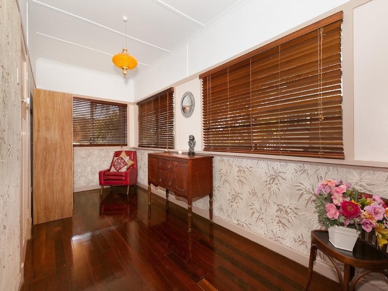 75 Graceville Avenue, Graceville QLD 4075