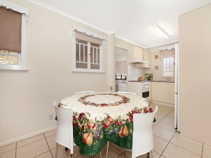 75 Graceville Avenue, Graceville QLD 4075