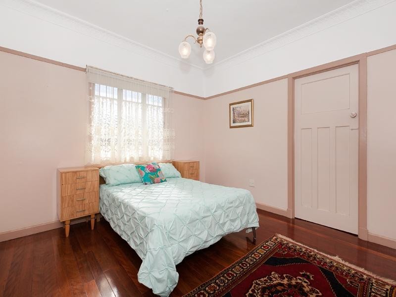 75 Graceville Avenue, Graceville QLD 4075