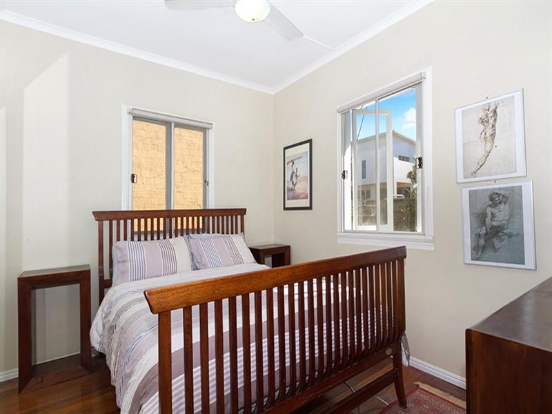 27 Lancelot Street, Tennyson QLD 4105