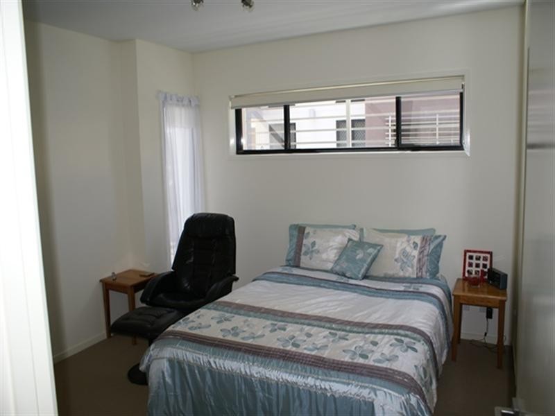 11/327 Verney Road East, Graceville QLD 4075