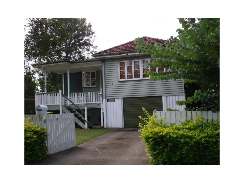 6 Logan Avenue, Oxley QLD 4075