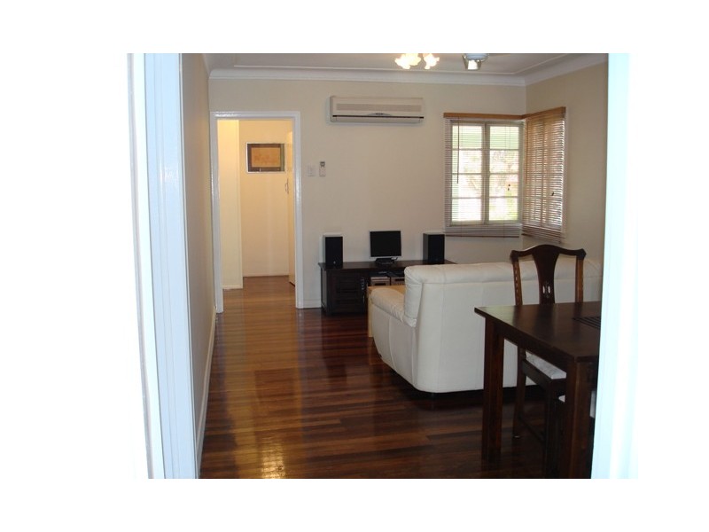 6 Logan Avenue, Oxley QLD 4075