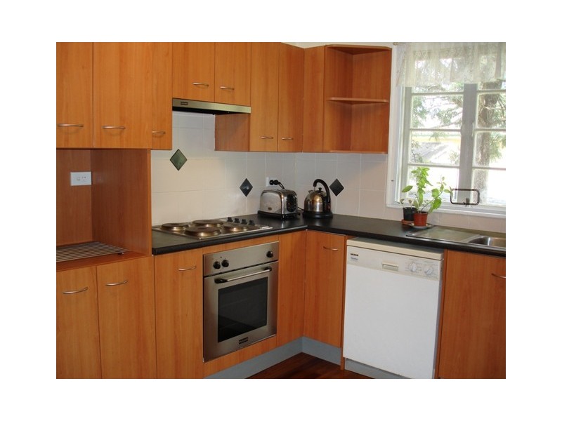 6 Logan Avenue, Oxley QLD 4075