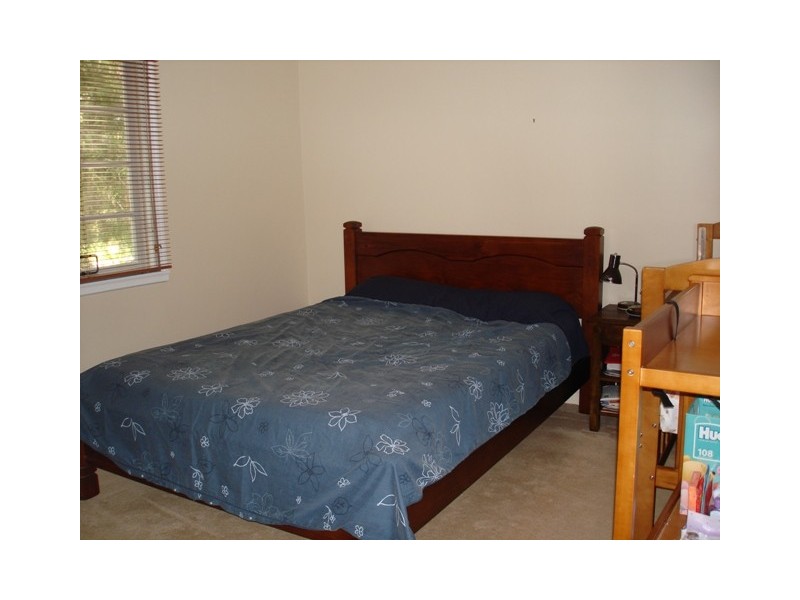 6 Logan Avenue, Oxley QLD 4075