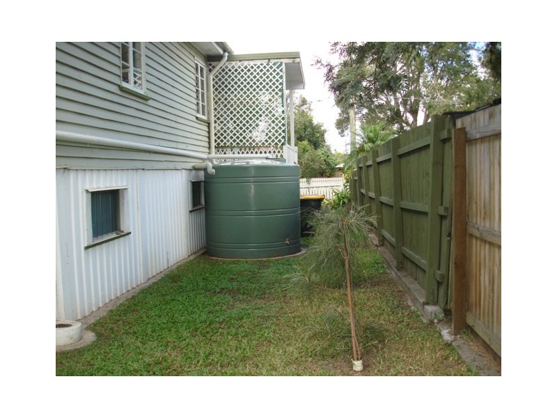 6 Logan Avenue, Oxley QLD 4075