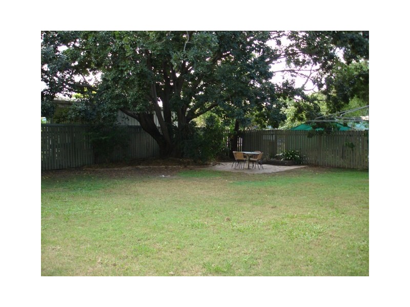 6 Logan Avenue, Oxley QLD 4075