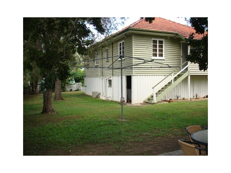 6 Logan Avenue, Oxley QLD 4075