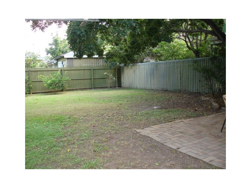 6 Logan Avenue, Oxley QLD 4075