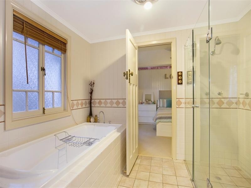 24 Kenilworth Street, Sherwood QLD 4075