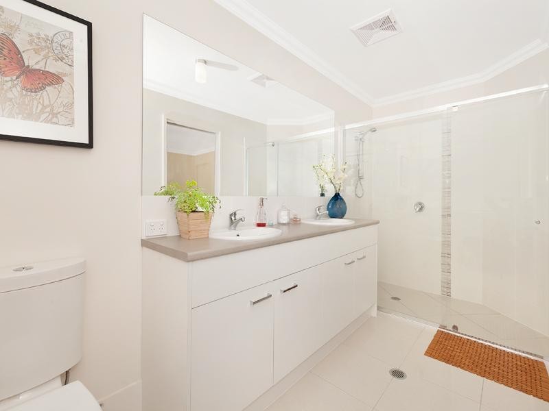 16 Caber Street, Kenmore QLD 4069