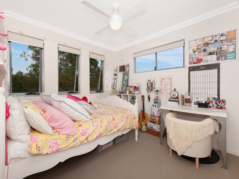 16 Caber Street, Kenmore QLD 4069