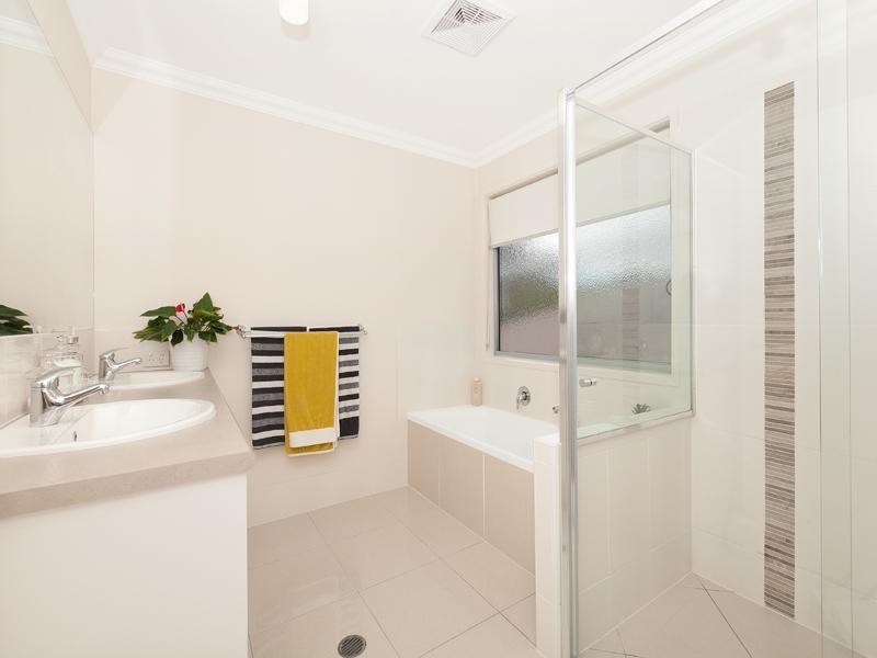 16 Caber Street, Kenmore QLD 4069