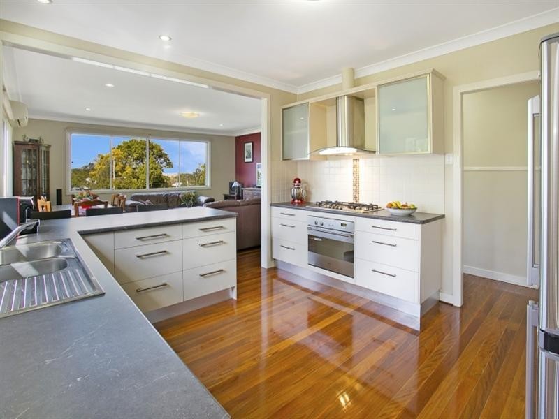 14 Lassie Street, Oxley QLD 4075