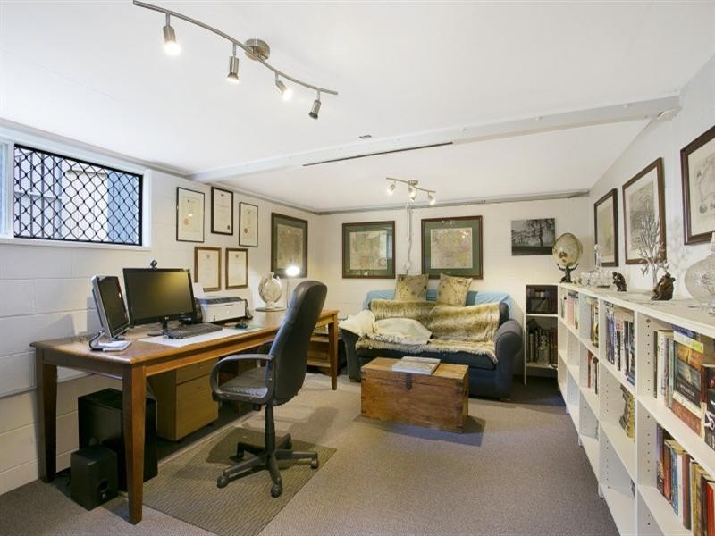 14 Lassie Street, Oxley QLD 4075