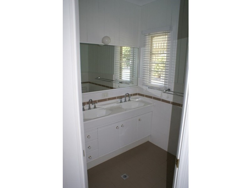 64 Clara Street, Corinda QLD 4075