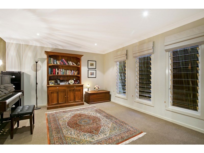 56 Robertson Street, Sherwood QLD 4075