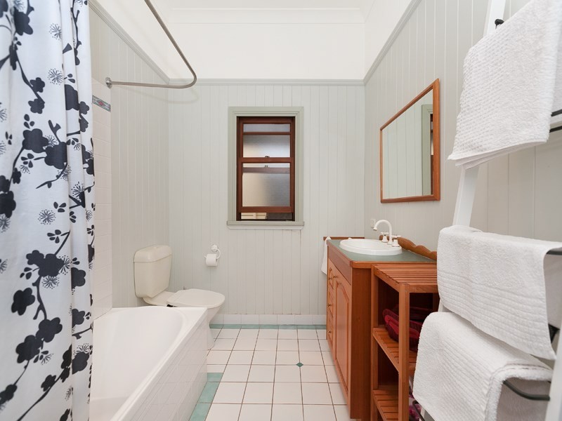 38 Central Avenue, Sherwood QLD 4075