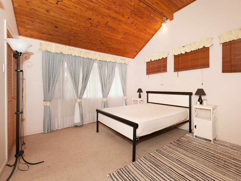 834 Oxley Road, Corinda QLD 4075