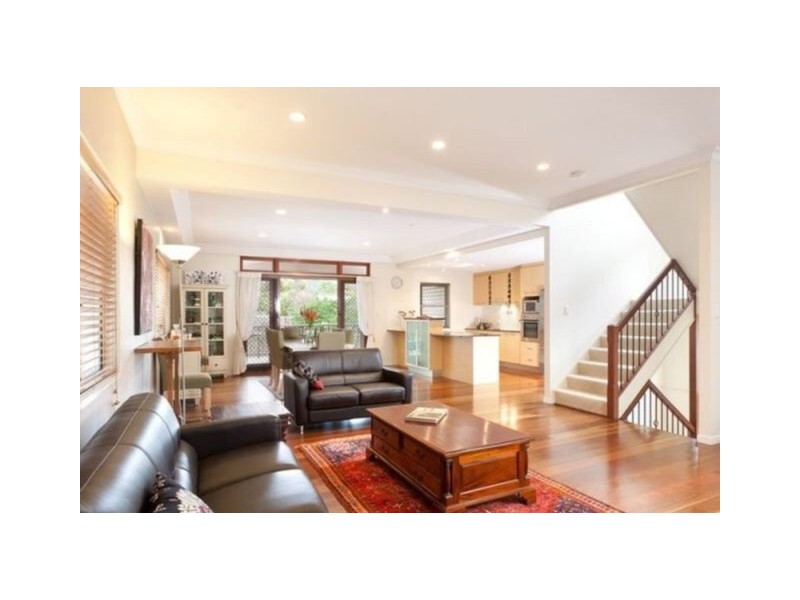 16 OXFORD Terrace, Taringa QLD 4068