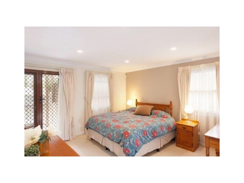 16 OXFORD Terrace, Taringa QLD 4068