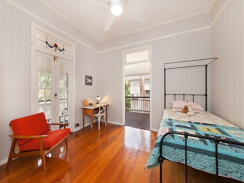 15 Wattle Avenue, Yeerongpilly QLD 4105