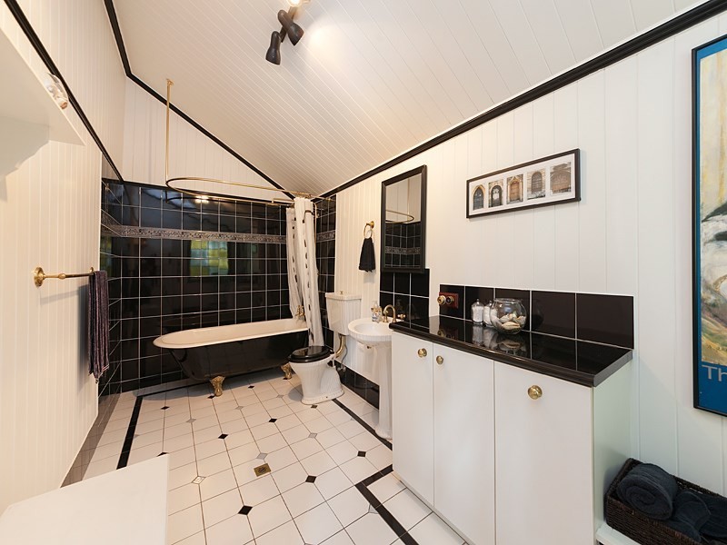 15 Wattle Avenue, Yeerongpilly QLD 4105