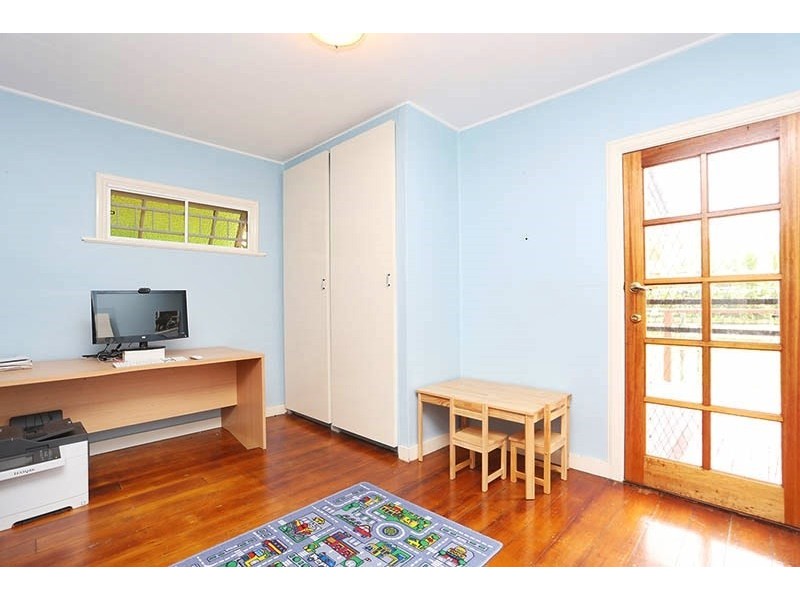 126 Strong Avenue, Graceville QLD 4075