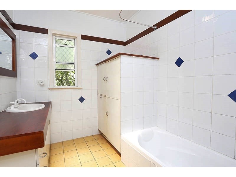 126 Strong Avenue, Graceville QLD 4075