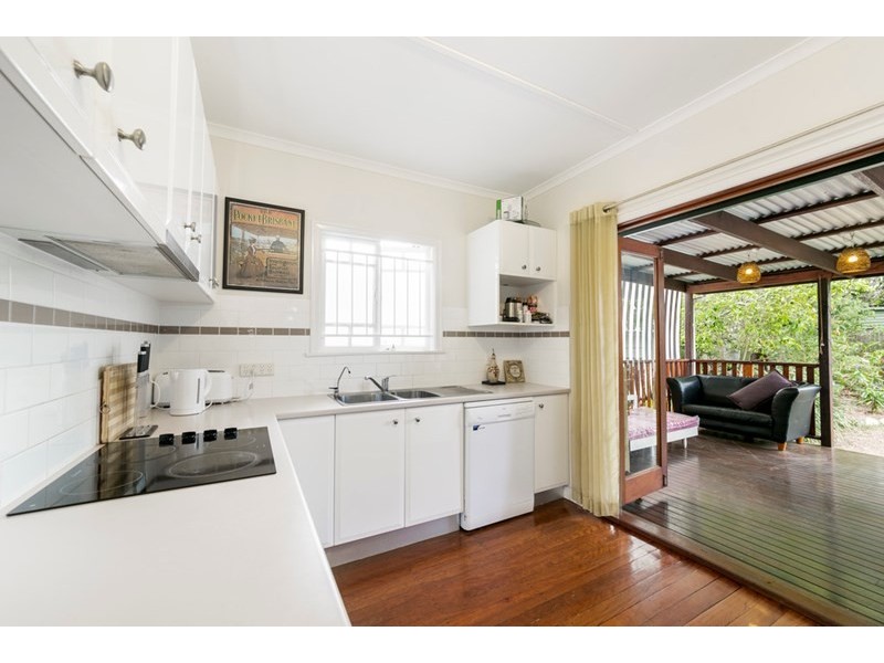 8 Calston Street, Oxley QLD 4075