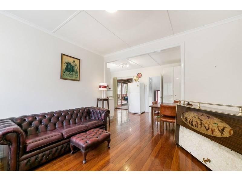 8 Calston Street, Oxley QLD 4075