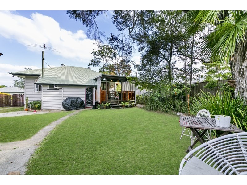 8 Calston Street, Oxley QLD 4075