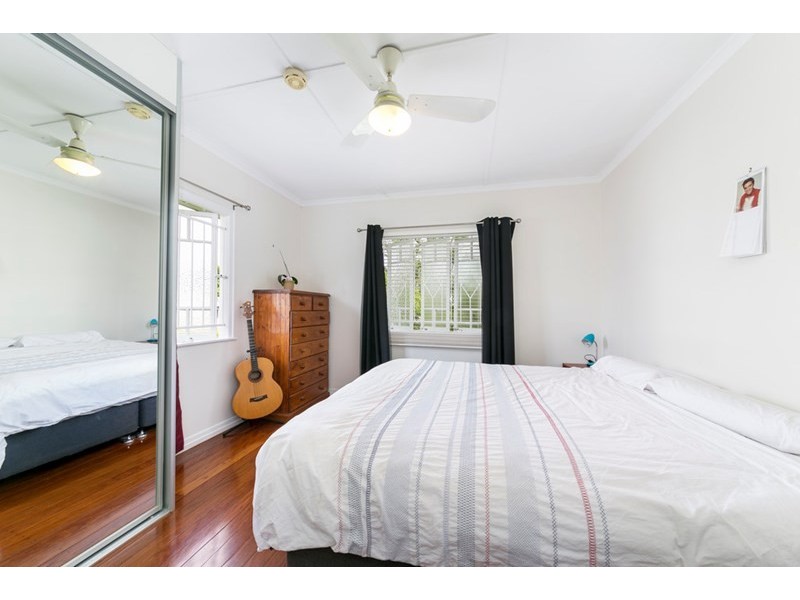 8 Calston Street, Oxley QLD 4075