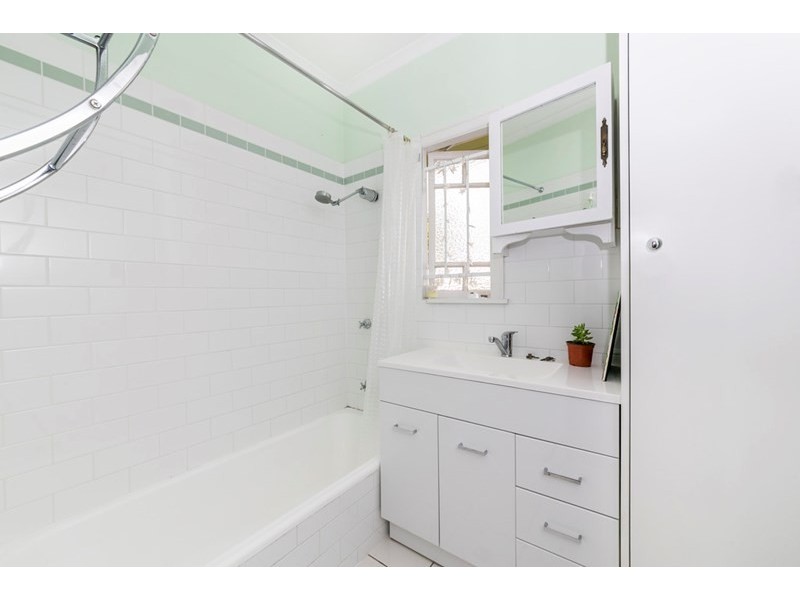 8 Calston Street, Oxley QLD 4075