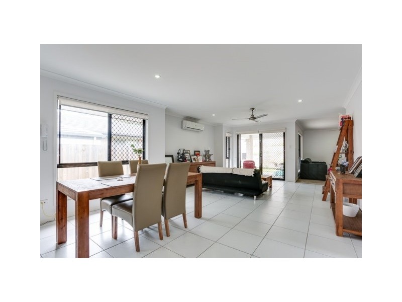 11 Pamphlett Street, Oxley QLD 4075