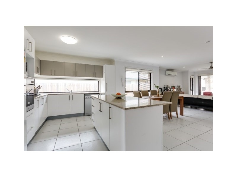 11 Pamphlett Street, Oxley QLD 4075