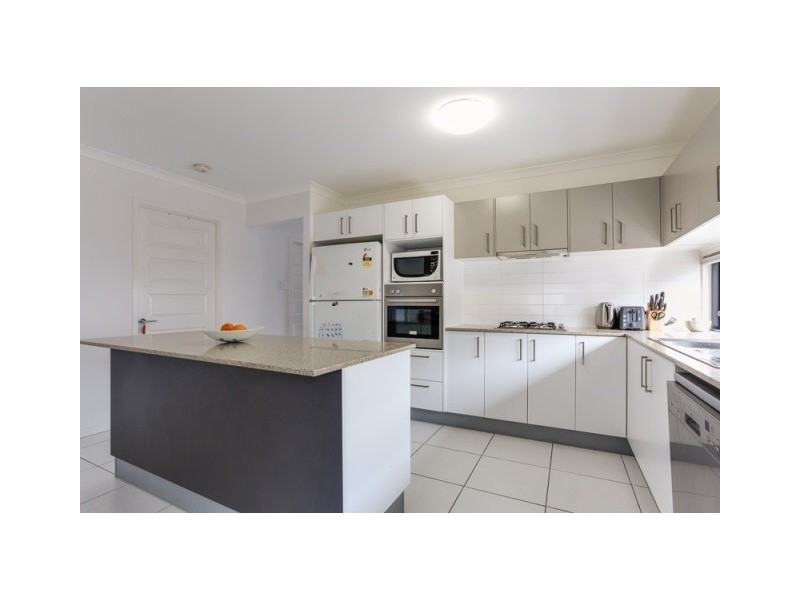 11 Pamphlett Street, Oxley QLD 4075