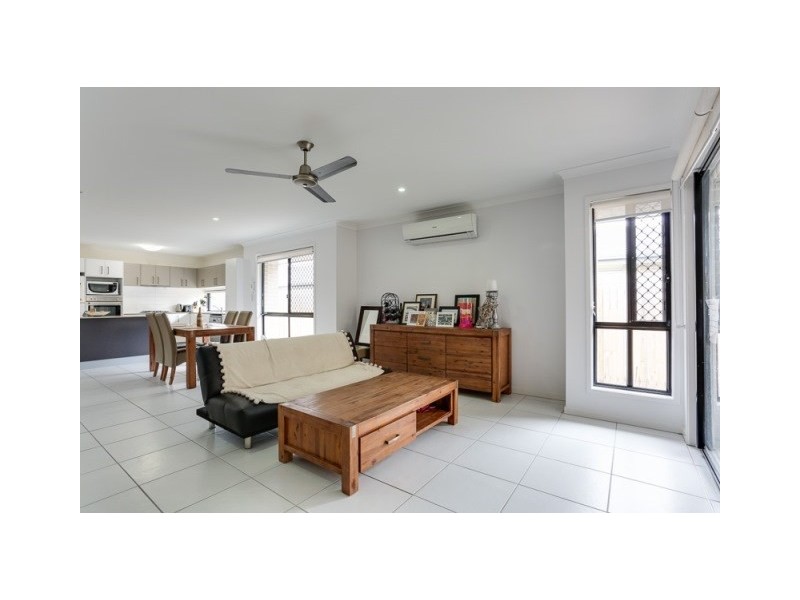 11 Pamphlett Street, Oxley QLD 4075