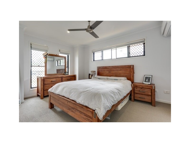 11 Pamphlett Street, Oxley QLD 4075