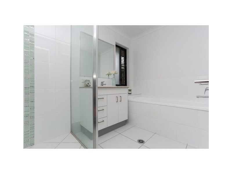 11 Pamphlett Street, Oxley QLD 4075