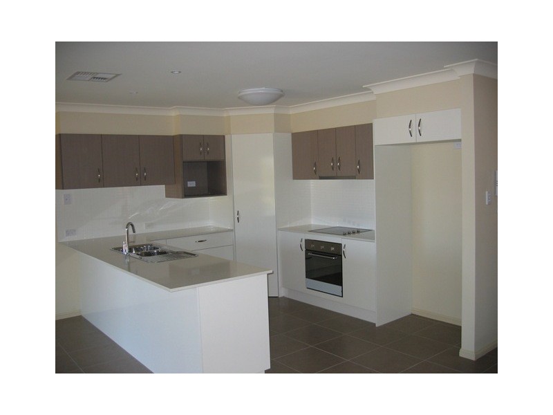 20 Camelot Street, Tennyson QLD 4105