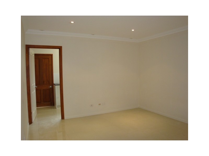 19 Graceville Avenue, Graceville QLD 4075